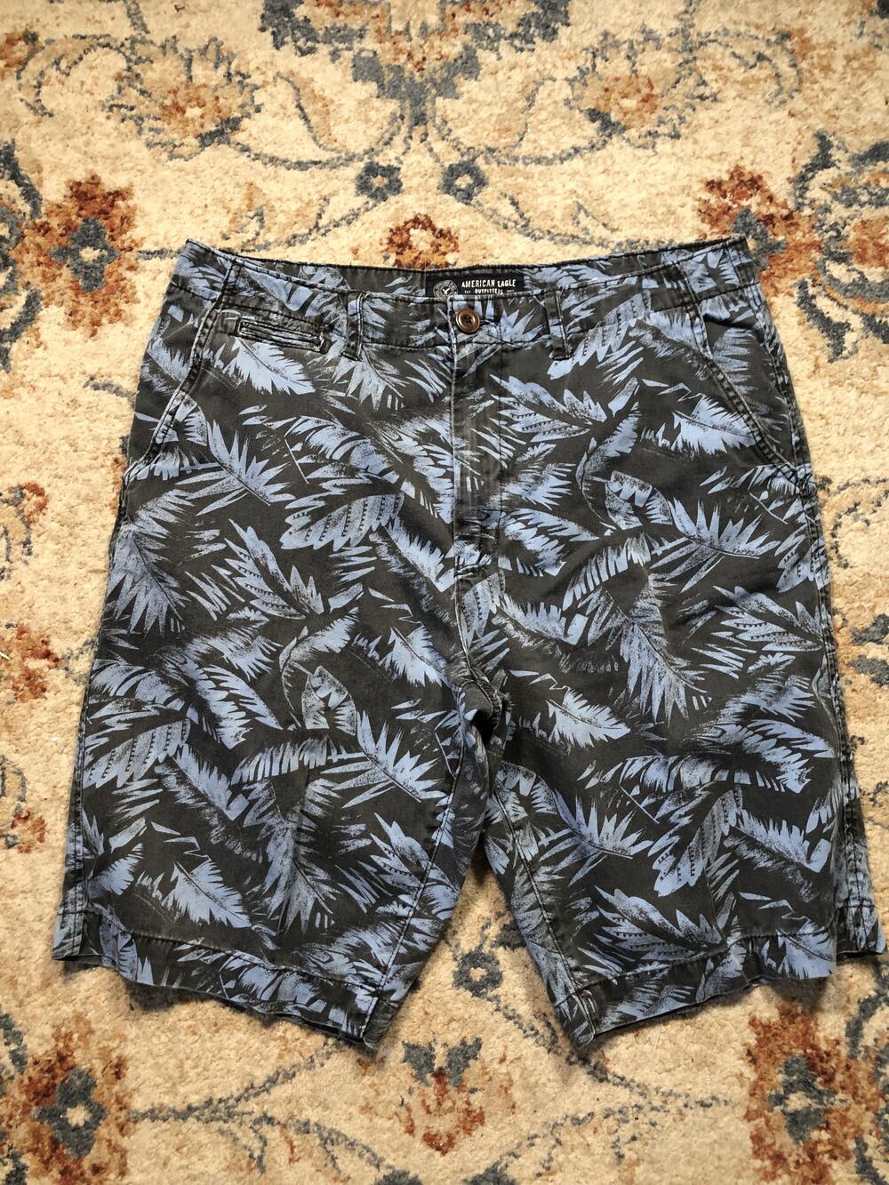 American Eagle Shorts Mens 33 Black Blue Palm Leaf Print Casual Summer Chino